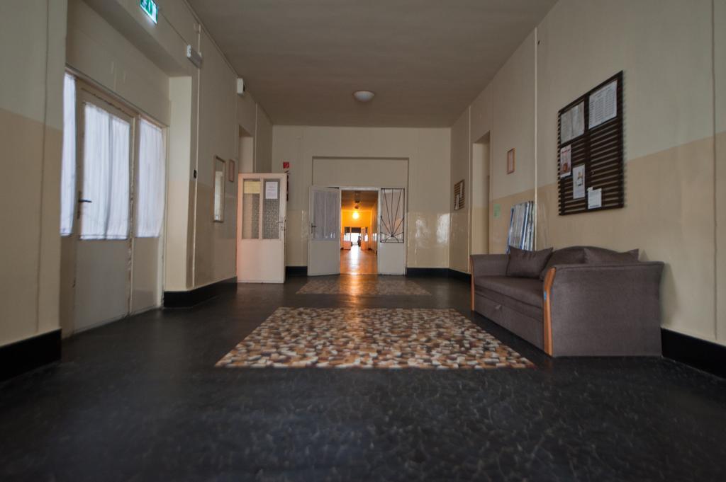 Mogyorodi Hostel Budapest Esterno foto
